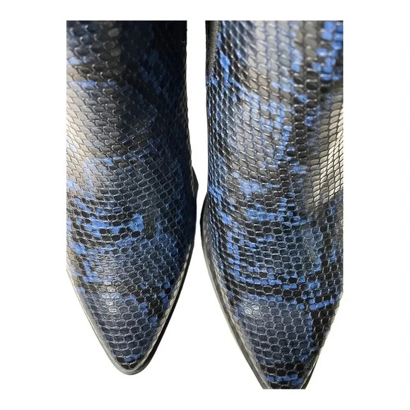 STEVEN Gail Blue/Black Western Chelsea Booties - Picture 3 of 7